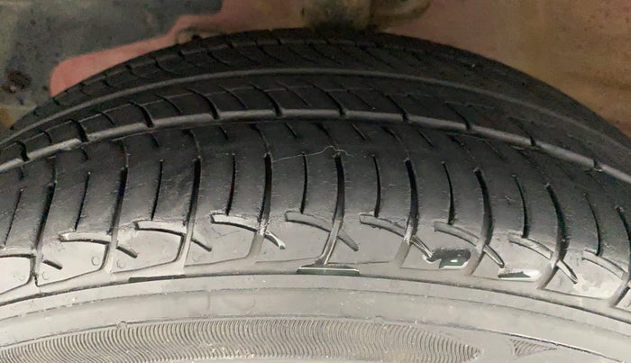 2017 Mahindra KUV 100 NXT K8 6 STR, Petrol, Manual, 16,648 km, Left Front Tyre Tread