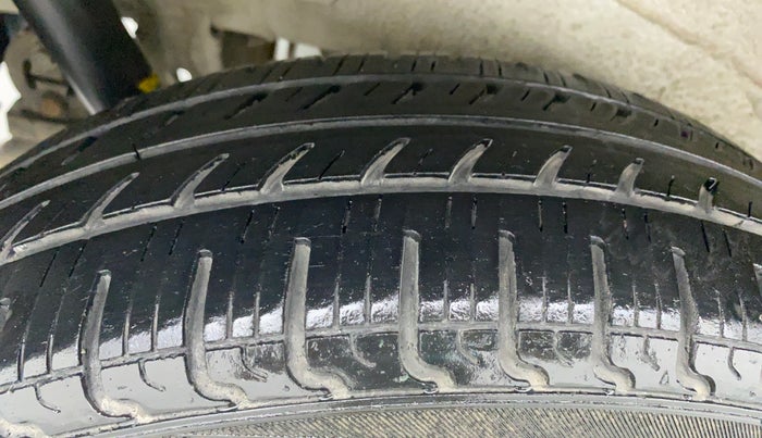 2013 Maruti Wagon R Stingray VXI, Petrol, Manual, 83,077 km, Right Rear Tyre Tread