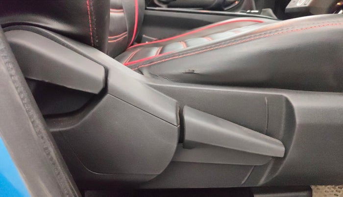 2022 Renault Kiger RXZ TURBO MT, Petrol, Manual, 22,139 km, Driver Side Adjustment Panel