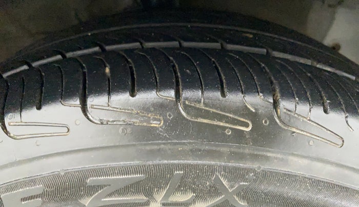 2019 Hyundai NEW SANTRO SPORTZ CNG, CNG, Manual, 68,865 km, Right Front Tyre Tread