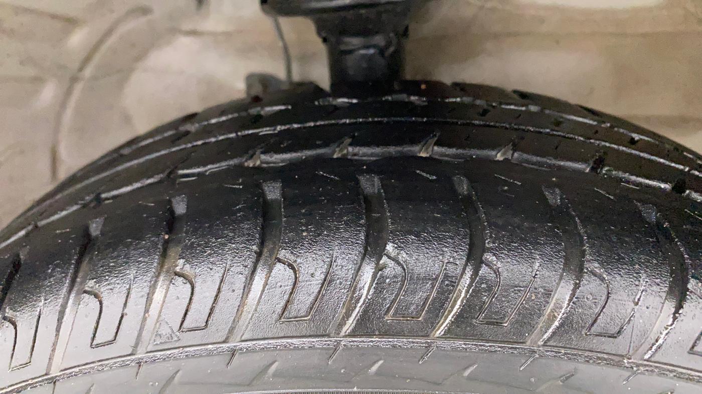 2014 Maruti Wagon R 1.0 VXI, Petrol, Manual, 69,455 km, Right Front Tyre Tread