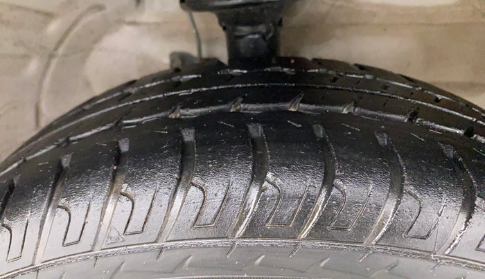 2014 Maruti Wagon R 1.0 VXI, Petrol, Manual, 69,455 km, Right Front Tyre Tread
