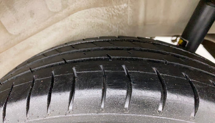 2014 Maruti Wagon R 1.0 VXI, Petrol, Manual, 69,455 km, Left Rear Tyre Tread
