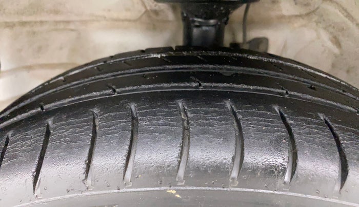 2014 Maruti Wagon R 1.0 VXI, Petrol, Manual, 69,455 km, Left Front Tyre Tread