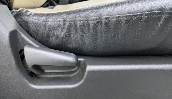 2014 Maruti Wagon R 1.0 VXI, Petrol, Manual, 69,455 km, Driver Side Adjustment Panel