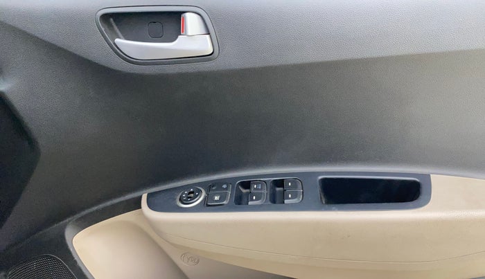 2017 Hyundai Grand i10 SPORTZ 1.2 KAPPA VTVT, CNG, Manual, 51,423 km, Driver Side Door Panels Control