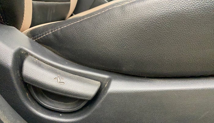 2017 Hyundai Grand i10 SPORTZ 1.2 KAPPA VTVT, CNG, Manual, 51,423 km, Driver Side Adjustment Panel