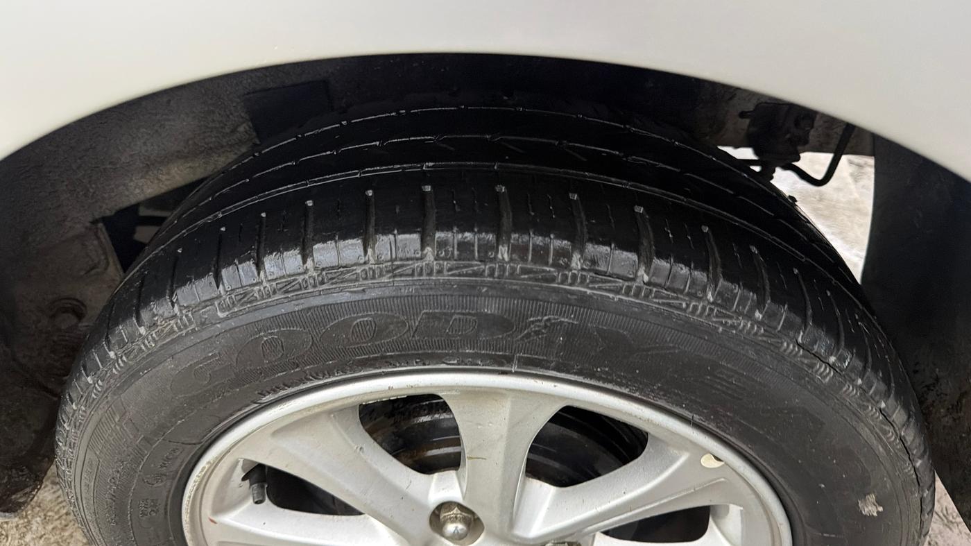 2015 Hyundai Grand i10 ASTA AT 1.2 KAPPA VTVT, Petrol, Automatic, 30,270 km, Left Rear Tyre Tread