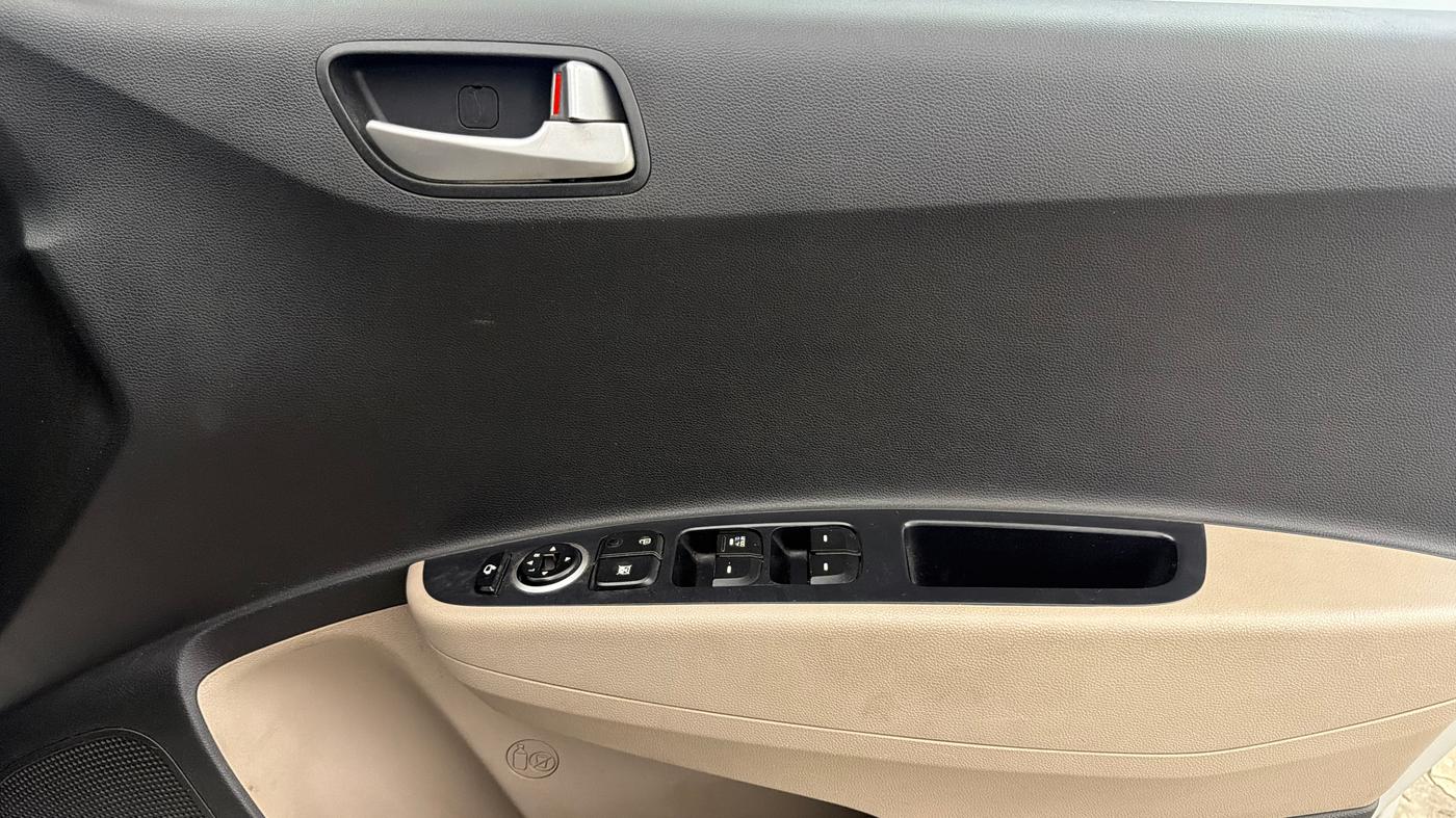 2015 Hyundai Grand i10 ASTA AT 1.2 KAPPA VTVT, Petrol, Automatic, 30,270 km, Driver Side Door Panels Control