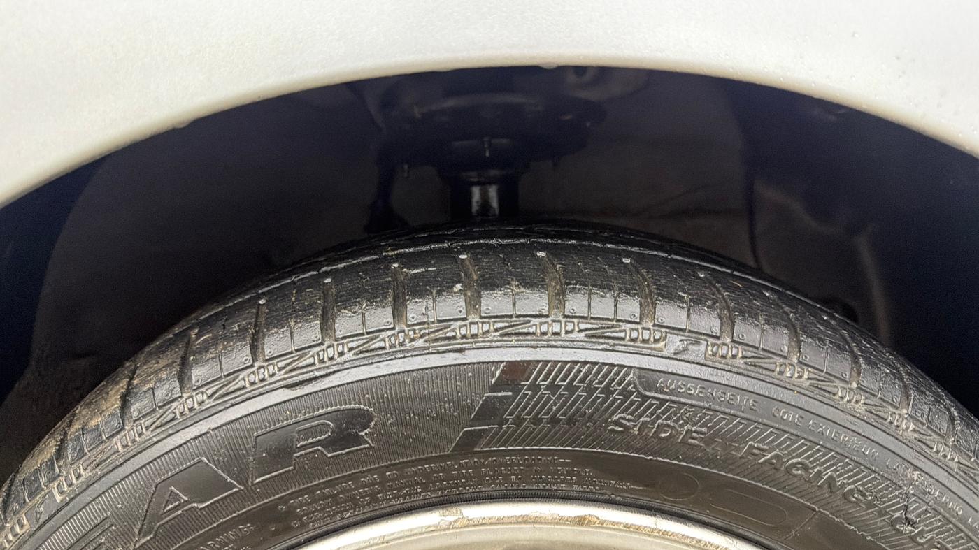 2015 Hyundai Grand i10 ASTA AT 1.2 KAPPA VTVT, Petrol, Automatic, 30,270 km, Right Front Tyre Tread