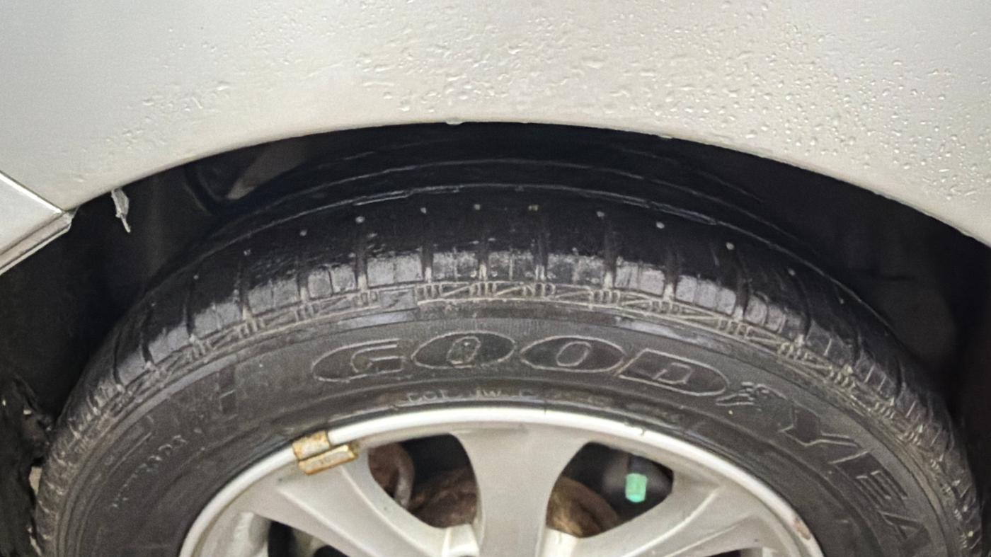 2015 Hyundai Grand i10 ASTA AT 1.2 KAPPA VTVT, Petrol, Automatic, 30,270 km, Left Front Tyre Tread
