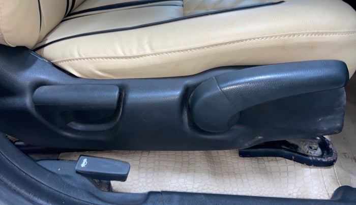 2015 Honda City 1.5L I-DTEC VX, Diesel, Manual, 1,36,317 km, Driver Side Adjustment Panel