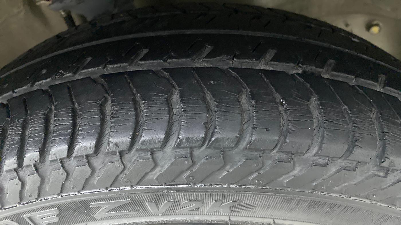 2016 Maruti Alto K10 VXI P, Petrol, Manual, 23,454 km, Right Front Tyre Tread