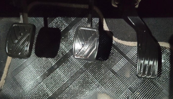 2013 Maruti Swift VXI, Petrol, Manual, 70,013 km, Pedals