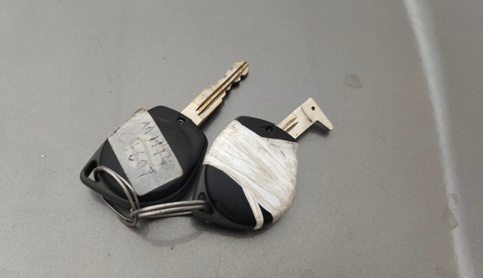 2013 Maruti Swift VXI, Petrol, Manual, 70,013 km, Key Close Up