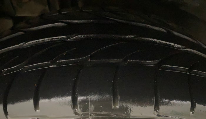 2018 Tata NEXON XE DIESEL, Diesel, Manual, 61,900 km, Right Rear Tyre Tread