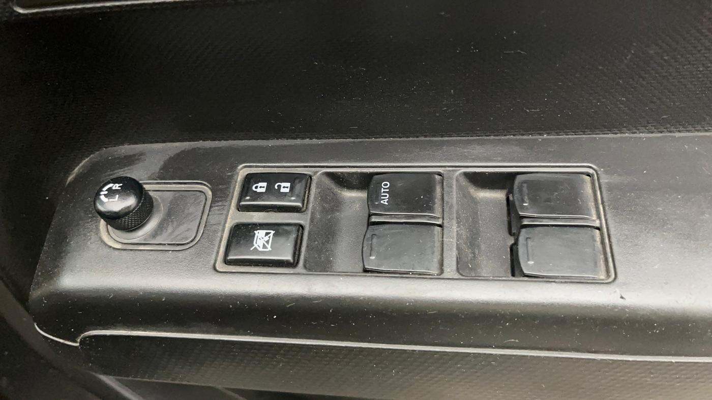 2022 Maruti New Wagon-R VXI 1.0, Petrol, Manual, 31,623 km, Driver Side Door Panels Control