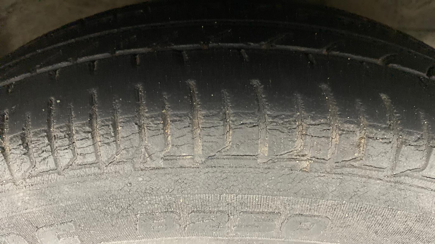 2011 Hyundai i10 SPORTZ 1.2 KAPPA2, Petrol, Manual, 29,295 km, Right Front Tyre Tread