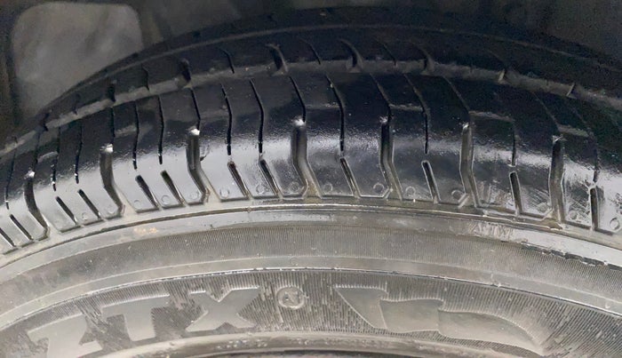 2016 Datsun Redi Go S, Petrol, Manual, 85,662 km, Right Front Tyre Tread