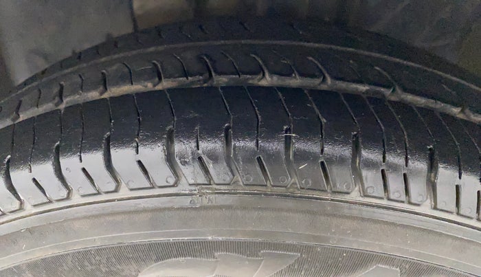 2016 Datsun Redi Go S, Petrol, Manual, 85,662 km, Left Front Tyre Tread