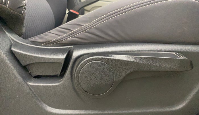 2022 Mahindra XUV300 W8 1.5 DIESEL, Diesel, Manual, 57,742 km, Driver Side Adjustment Panel