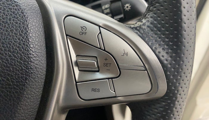 2022 Mahindra XUV300 W8 1.5 DIESEL, Diesel, Manual, 57,742 km, Adaptive Cruise Control