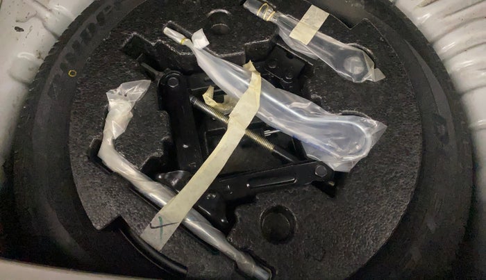 2022 Mahindra XUV300 W8 1.5 DIESEL, Diesel, Manual, 57,742 km, Spare Tyre