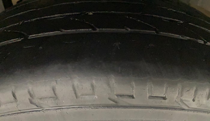 2022 Mahindra XUV300 W8 1.5 DIESEL, Diesel, Manual, 57,742 km, Left Rear Tyre Tread