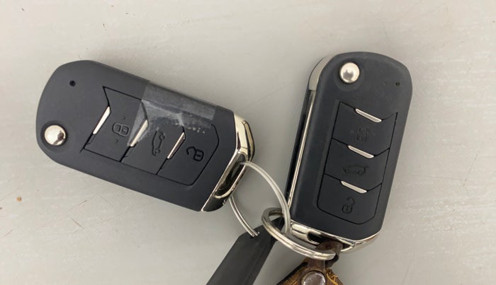 2022 Mahindra XUV300 W8 1.5 DIESEL, Diesel, Manual, 57,742 km, Key Close Up