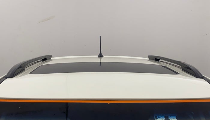 2022 Mahindra XUV300 W8 1.5 DIESEL, Diesel, Manual, 57,742 km, Moonroof/ Sunroof