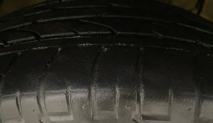 2022 Mahindra XUV300 W8 1.5 DIESEL, Diesel, Manual, 57,742 km, Right Front Tyre Tread