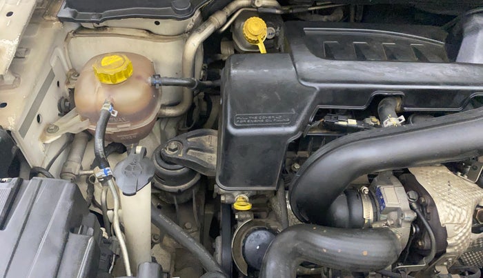 2022 Mahindra XUV300 W8 1.5 DIESEL, Diesel, Manual, 57,742 km, Engine View - Right