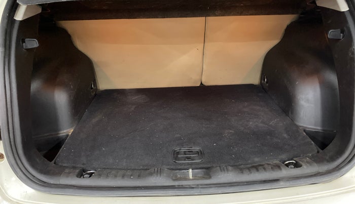 2017 Jeep Compass LONGITUDE (O) 2.0 DIESEL, Diesel, Manual, 70,504 km, Boot Inside