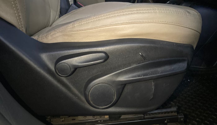 2017 Jeep Compass LONGITUDE (O) 2.0 DIESEL, Diesel, Manual, 70,504 km, Driver Side Adjustment Panel