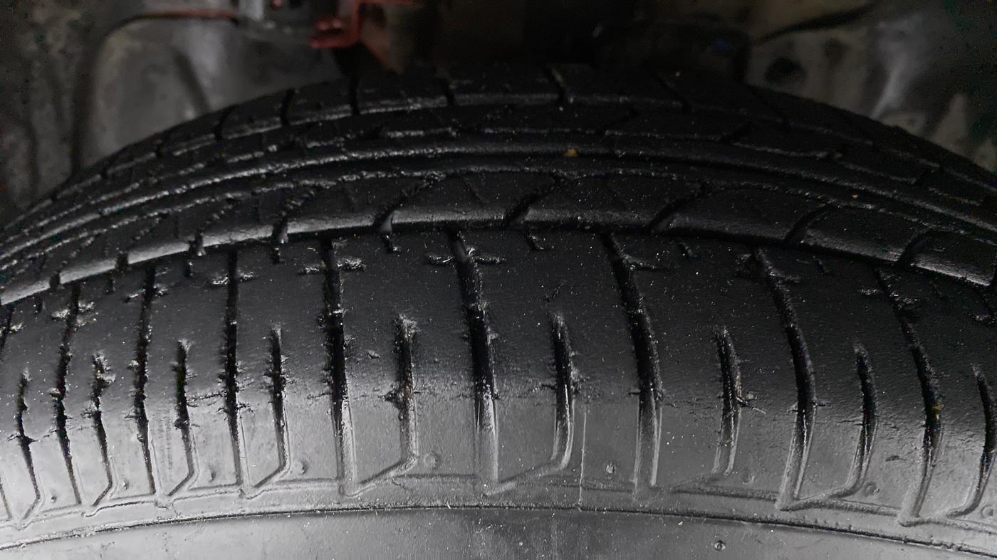 2016 Tata Tiago XE 1.2 REVOTRON, Petrol, Manual, 32,065 km, Left Front Tyre Tread