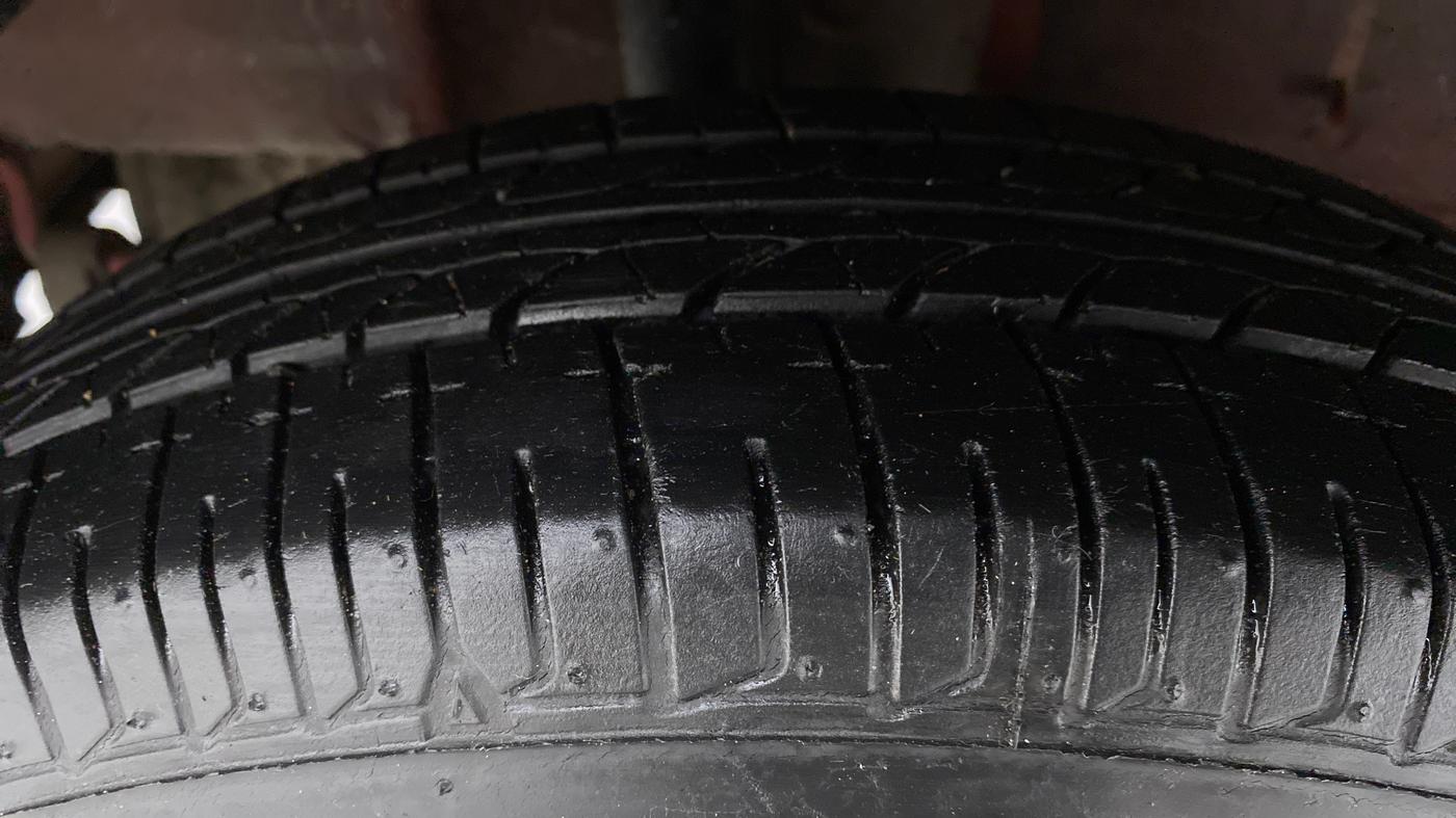 2016 Tata Tiago XE 1.2 REVOTRON, Petrol, Manual, 32,065 km, Right Rear Tyre Tread