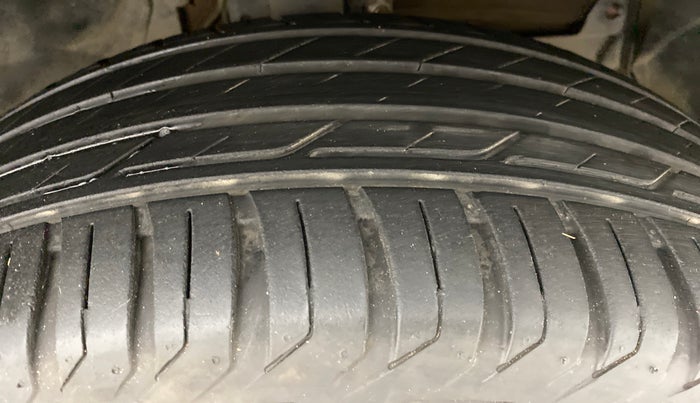 2014 Renault Duster RXL PLUS DIESEL 85, Diesel, Manual, 78,280 km, Right Front Tyre Tread