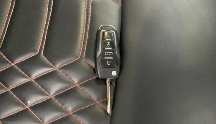 2022 Tata ALTROZ XE PETROL, Petrol, Manual, 28,802 km, Key Close Up