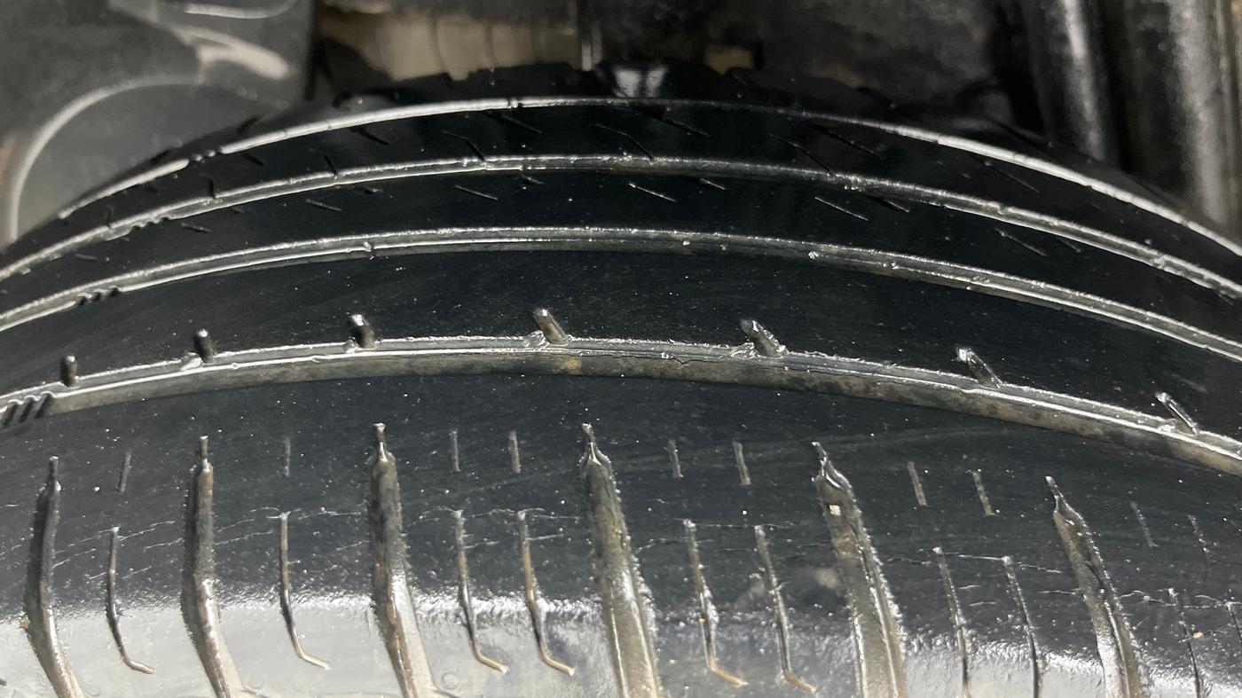 2013 Renault Duster 85 PS RXL DIESEL, Diesel, Manual, 75,232 km, Right Rear Tyre Tread