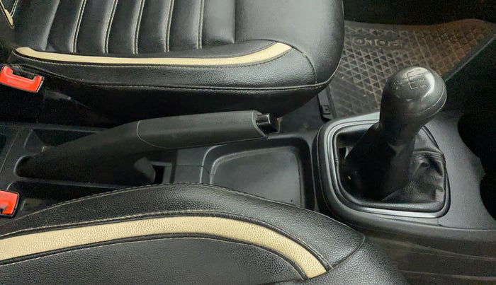 2017 Volkswagen Polo COMFORTLINE 1.2L, Petrol, Manual, 94,382 km, Gear Lever