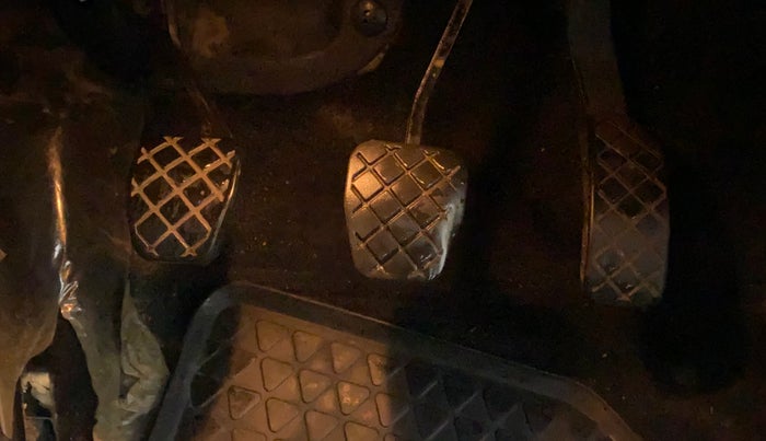 2017 Volkswagen Polo COMFORTLINE 1.2L, Petrol, Manual, 94,382 km, Pedals