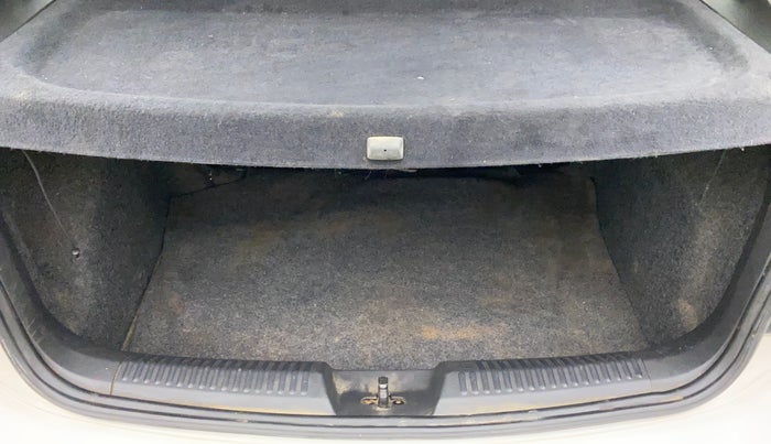 2017 Volkswagen Polo COMFORTLINE 1.2L, Petrol, Manual, 94,382 km, Boot Inside