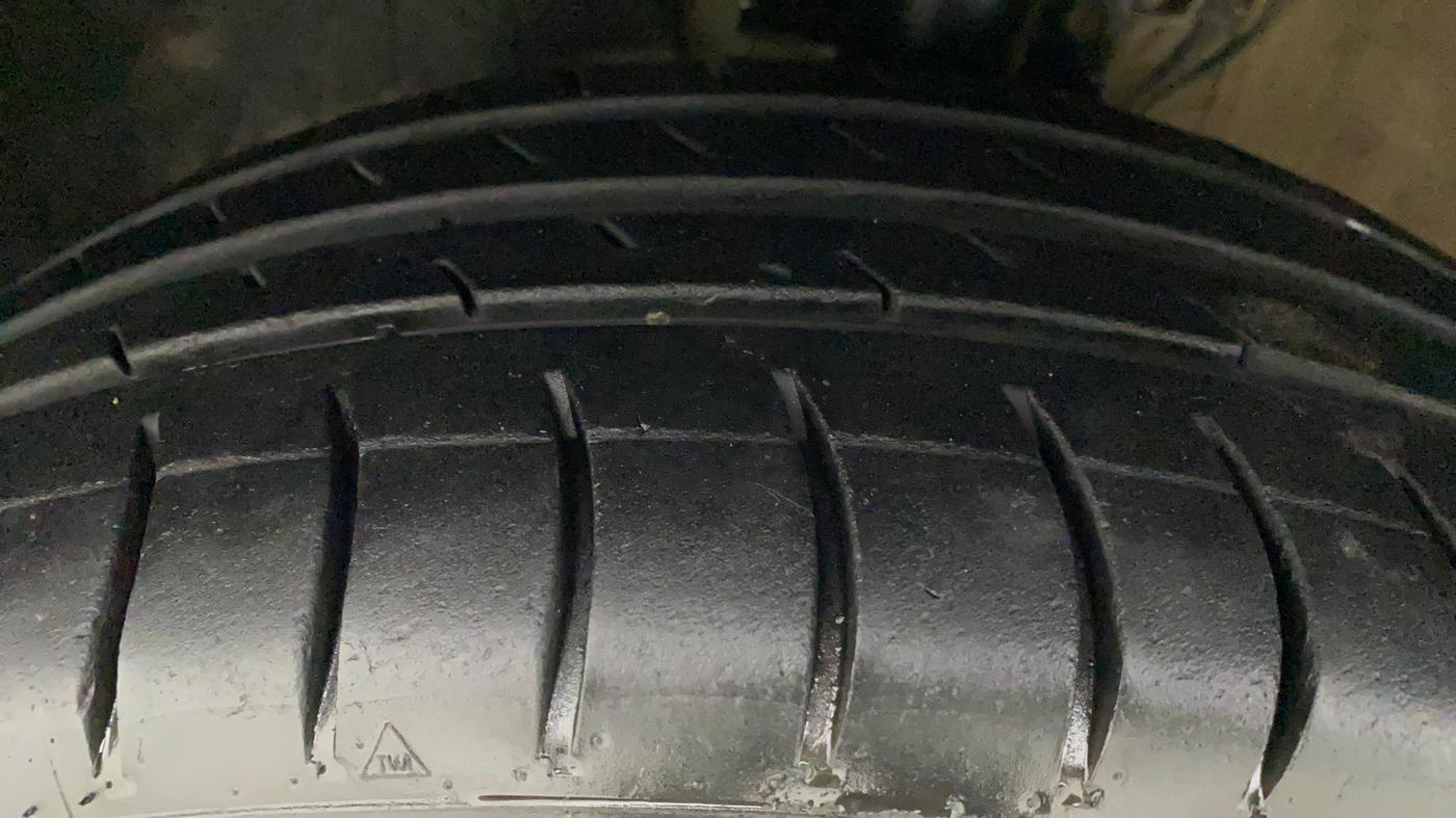 2017 Volkswagen Polo COMFORTLINE 1.2L, Petrol, Manual, 94,382 km, Left Front Tyre Tread