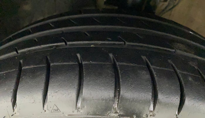 2017 Volkswagen Polo COMFORTLINE 1.2L, Petrol, Manual, 94,382 km, Left Front Tyre Tread