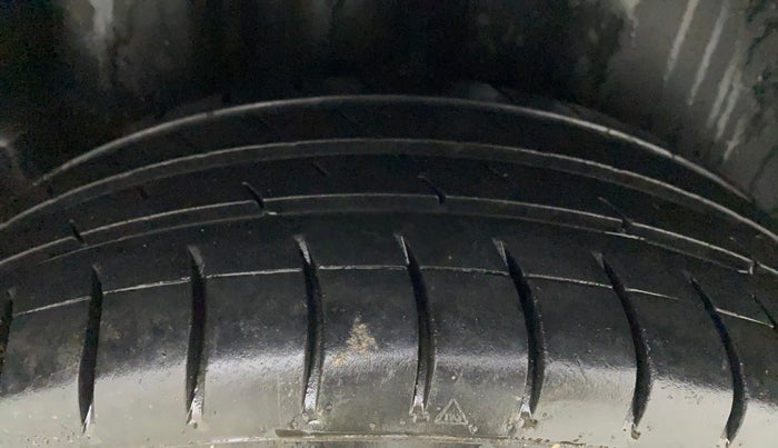 2017 Volkswagen Polo COMFORTLINE 1.2L, Petrol, Manual, 94,382 km, Right Rear Tyre Tread