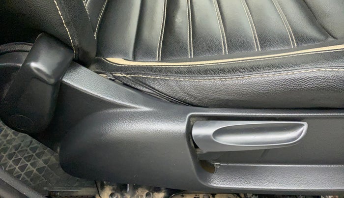 2017 Volkswagen Polo COMFORTLINE 1.2L, Petrol, Manual, 94,382 km, Driver Side Adjustment Panel