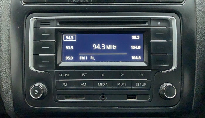 2017 Volkswagen Polo COMFORTLINE 1.2L, Petrol, Manual, 94,382 km, Infotainment System