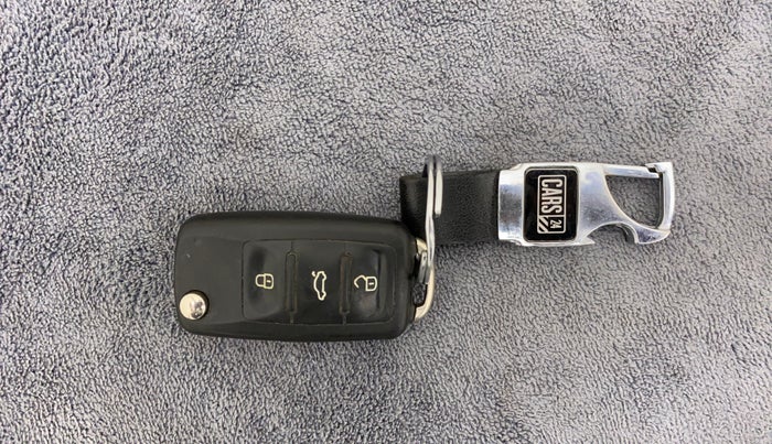 2017 Volkswagen Polo COMFORTLINE 1.2L, Petrol, Manual, 94,382 km, Key Close Up