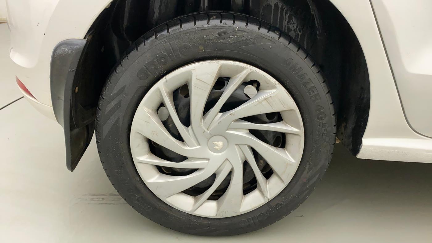 2017 Volkswagen Polo COMFORTLINE 1.2L, Petrol, Manual, 94,382 km, Right Rear Wheel