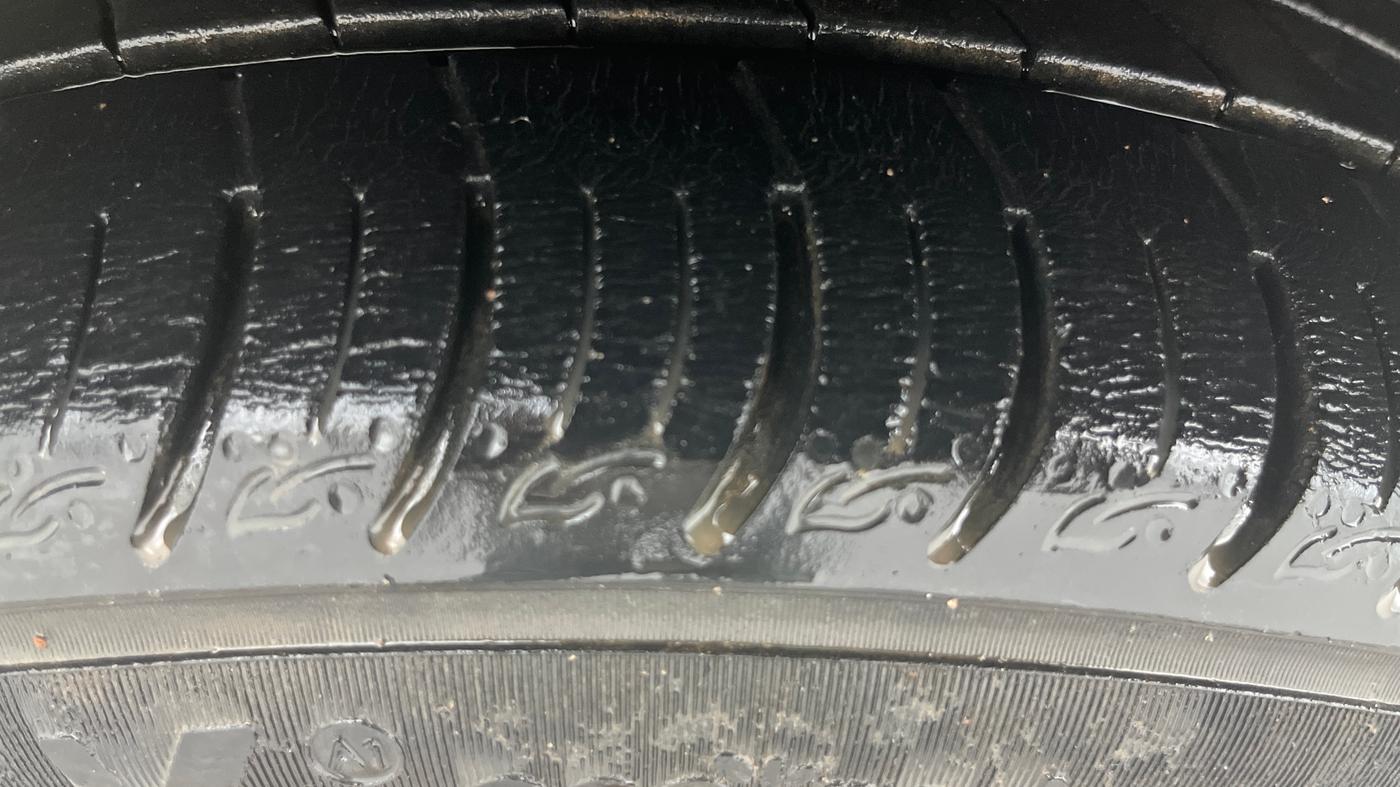 2020 Tata ALTROZ XZ PETROL, Petrol, Manual, 15,344 km, Left Front Tyre Tread